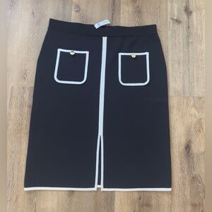 NEW YORK AND COMPANY Elegant Black Skirt with White Trim 🤍
*NEW WITH TAGS 🏷️